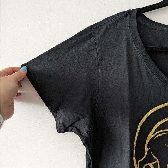 NWOT Chicago Cubs Fanatics V-Neck Tee - XL - Gold Metallic Logo - Picture 5 of 6